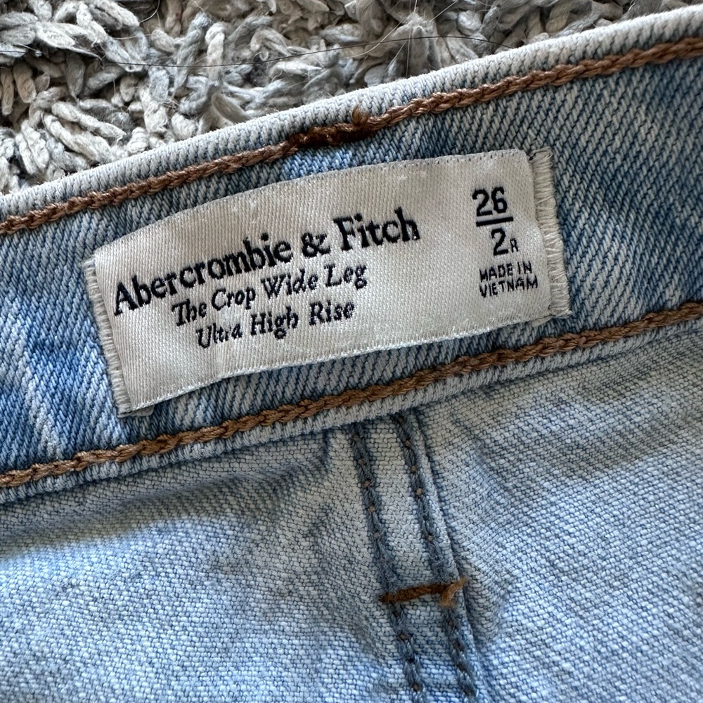 Abercrombie and Fitch crop wide leg ultra high rise jeans - Picture 5 of 6